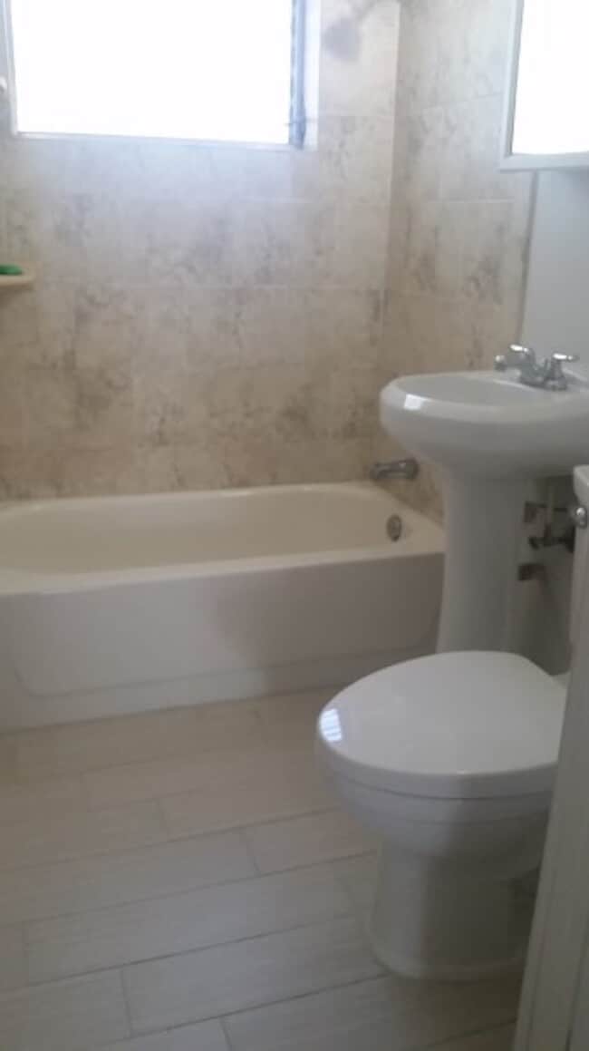 Foto del edificio - 836 NW 12th Ter