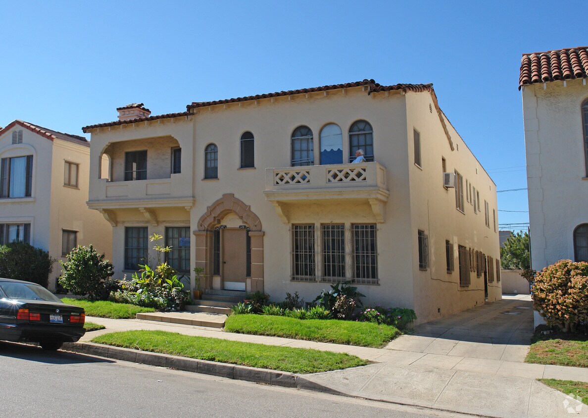 Building Photo - 347 N Gardner St