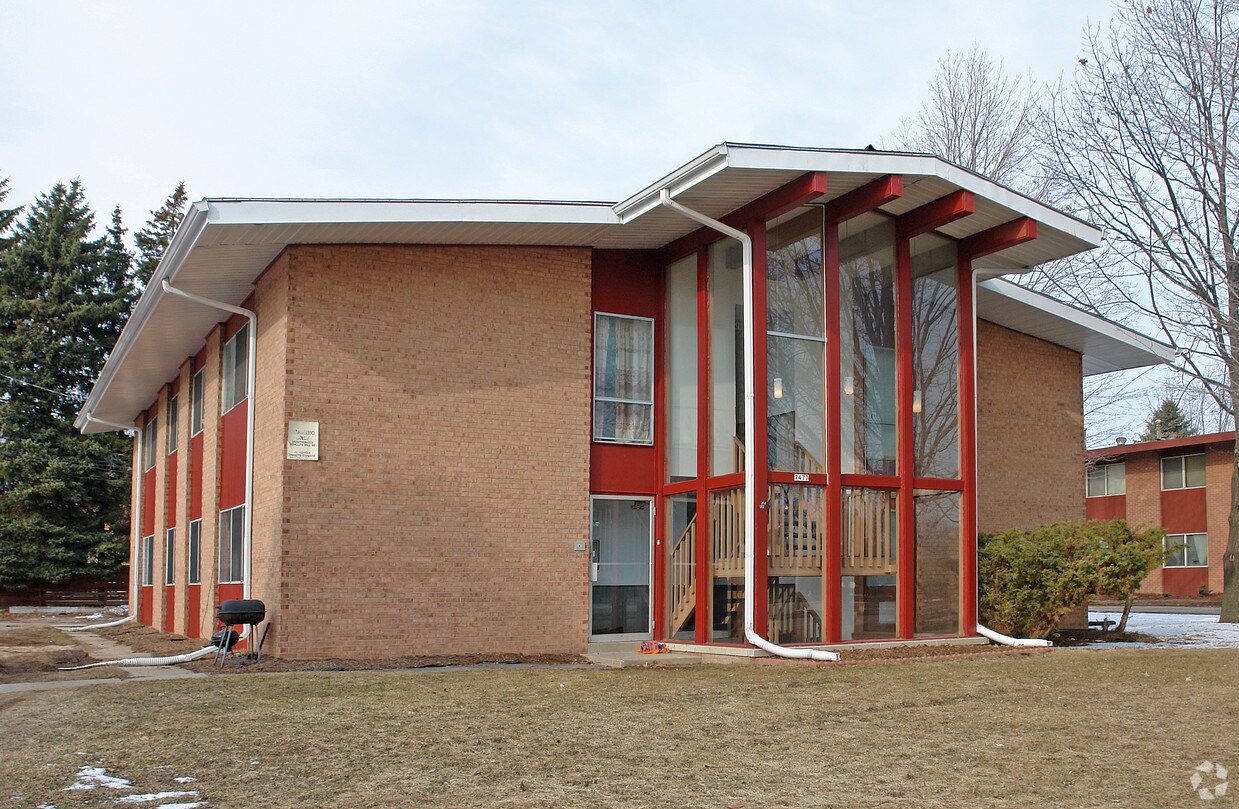Primary Photo - 7477 N Teutonia Ave