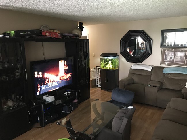 Sala de estar del condominio - 12200 Montecito Rd