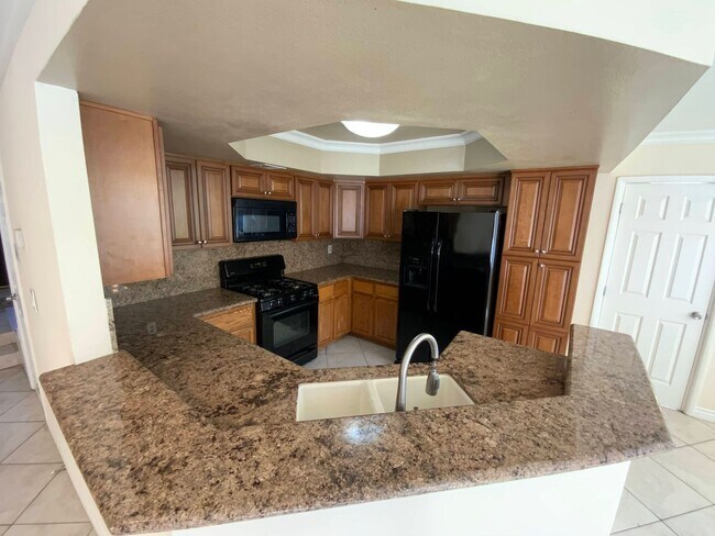 Building Photo - 4 BEDROOM AT THE LAKES WITH A POOL AND SPA!!