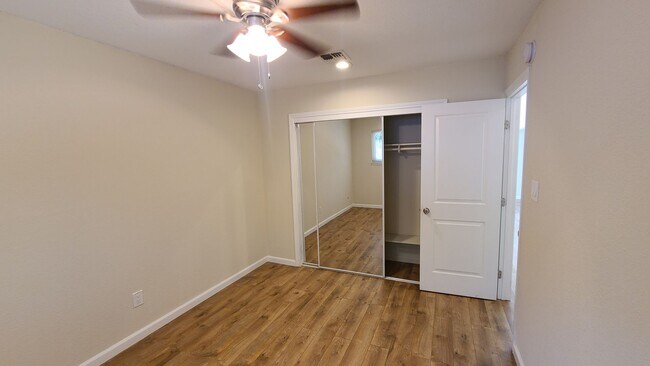Building Photo - Two Bedroom One Bathroom Home in Carmichael