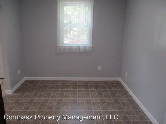 Building Photo - 3 br, 1.5 bath House - 4101 A Skyline Drive