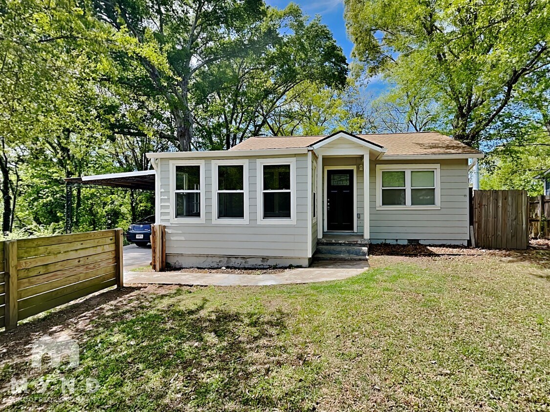 Primary Photo - 200 Carver Cir NW