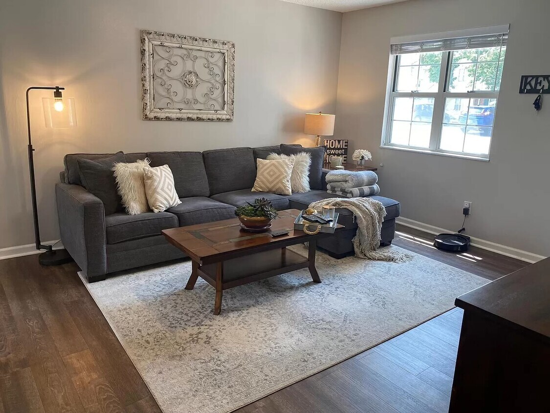 Large Living Room - 1702 Redbird Cv