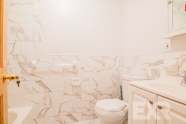 Foto del edificio - 372 Grand Ave