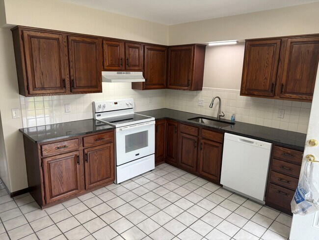 Foto del edificio - 3404 Ridgewood Dr