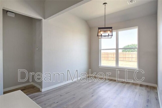 Building Photo - 3117 SE 35th St