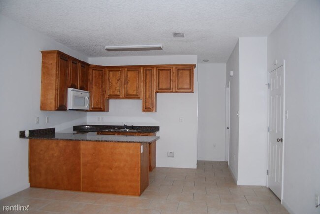 Building Photo - 1121 Century Oaks Dr