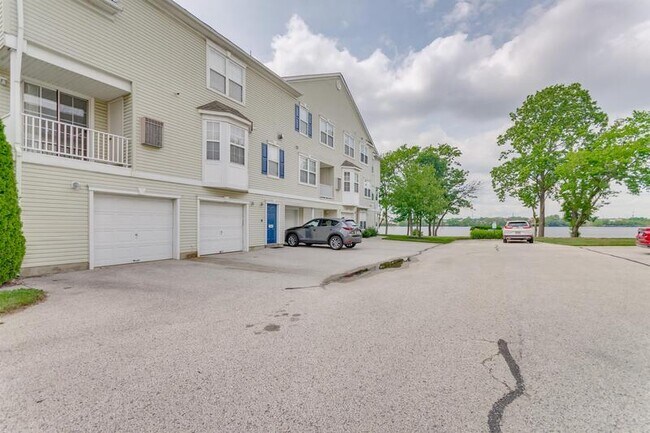 Foto del edificio - 5806 Riverfront Dr