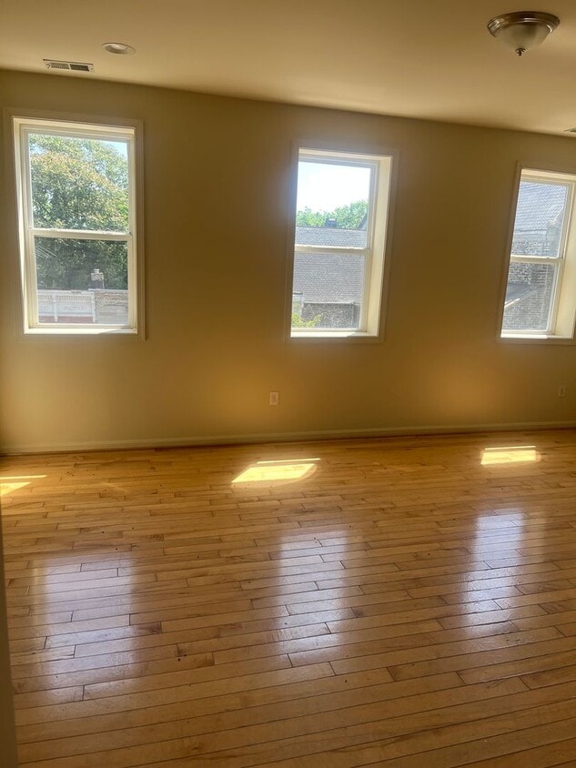 Primary Photo - 226 N Carey St