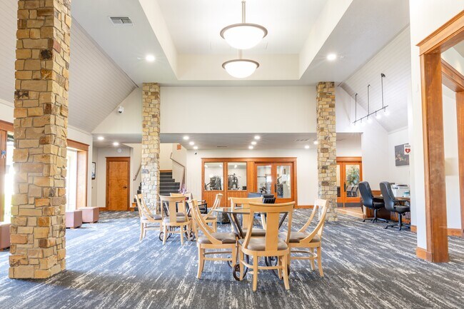 Foto del edificio - Mission Hills Luxury Apartments