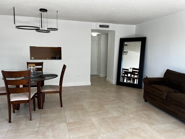 Building Photo - 7545 E Treasure Dr