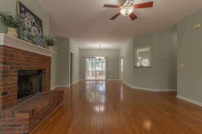 Building Photo - Available Now in Chadwick Shores