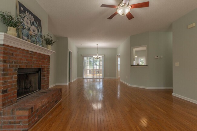 Foto del edificio - Available Now in Chadwick Shores