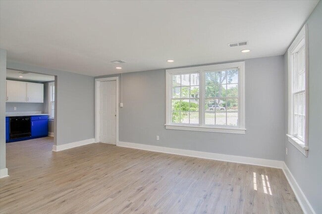 Building Photo - 126 Colleton Ave SE