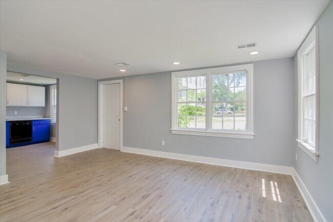 Foto del edificio - 126 Colleton Ave SE