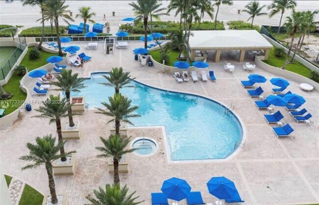 Foto del edificio - 17555 Collins Ave