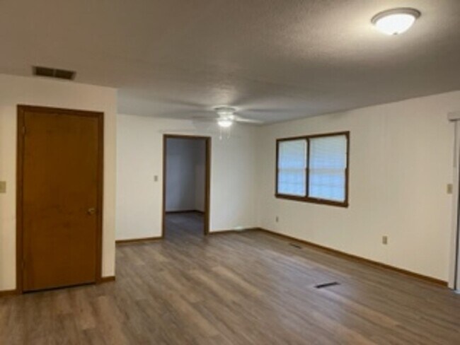 Foto del edificio - 4 Bed, 2 1/2 Bath Glendale School District!