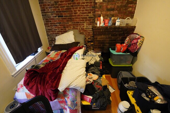 Building Photo - 40 Anderson St