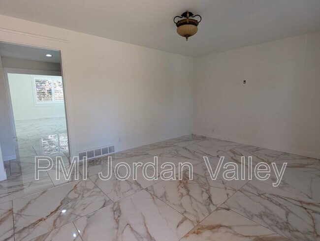 Foto del edificio - 5233 W 6600 S