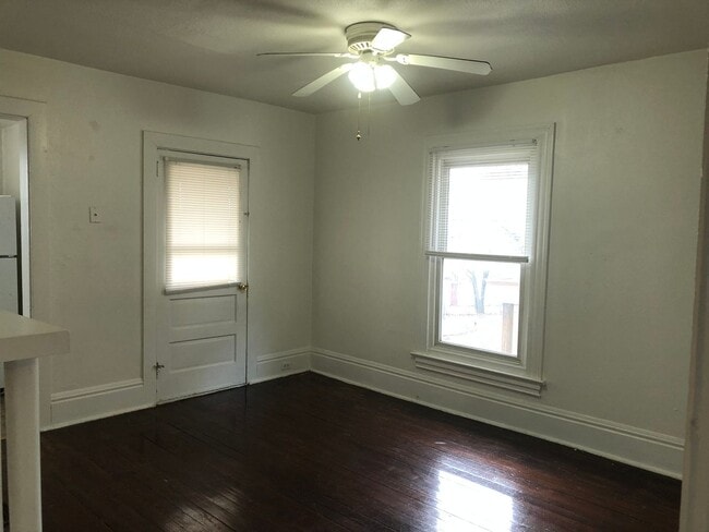 Building Photo - 509 Forest Ave