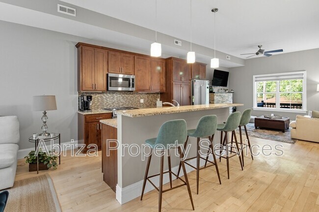 Foto del edificio - 3612 Flad Ave