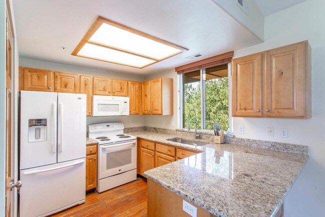 kitchen - 1600 Pinebrook Blvd