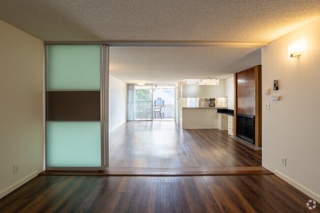 1BR, 1BA-800sqft - 659 S Cloverdale Ave