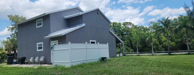 Foto del edificio - 16930 Brighton Dr W