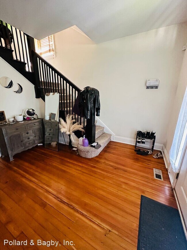 Building Photo - 3 br, 2.5 bath House - 3417 Delaware Ave.
