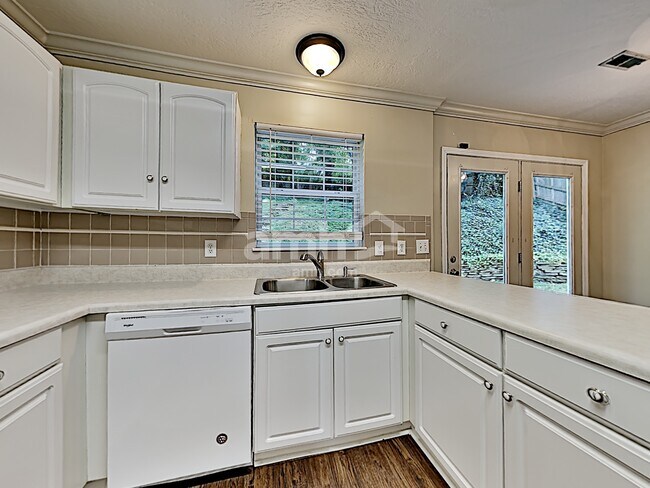 Building Photo - 1405 Randall Park Dr