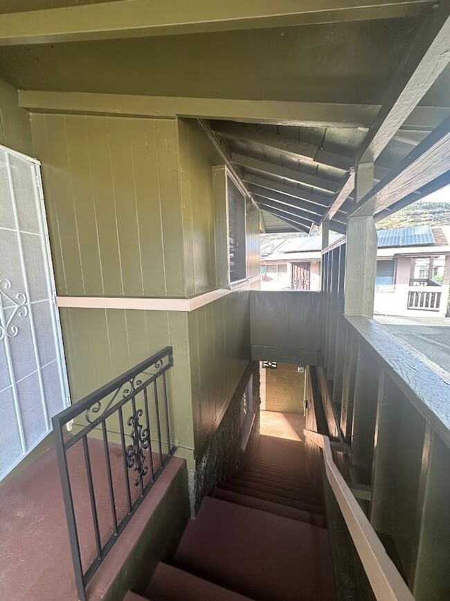 Foto del edificio - KALIHI UKA House 6 bedrooms, 2 full bath a...