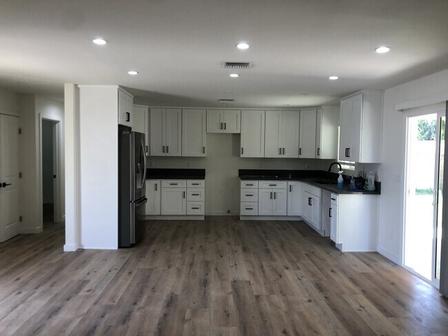 Building Photo - 7743 Ducor Ave