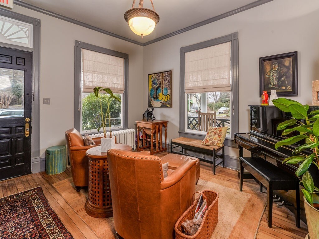 Foto principal - 145 & 135 Melrose Avenue