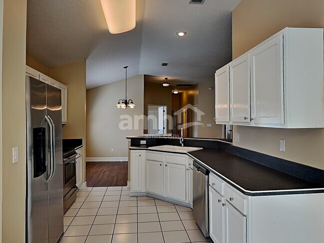 Foto del edificio - 805 Putters Green Way N