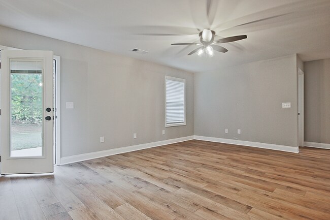 Foto del edificio - 620 Walnut Woods Dr