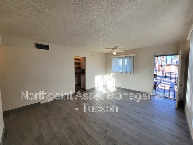 Foto del edificio - 4510-4512 E 18th St