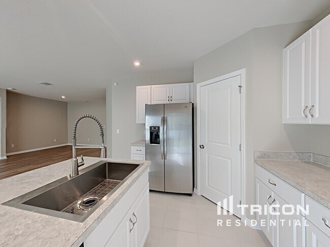 Building Photo - 3948 Fescue St