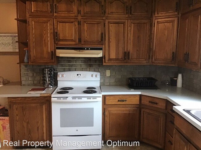 Building Photo - 6 br, 2 bath House - 545 E 4th St