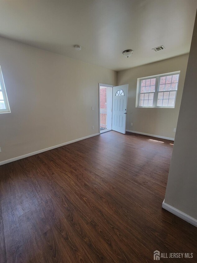 Foto principal - 816 Amboy Ave