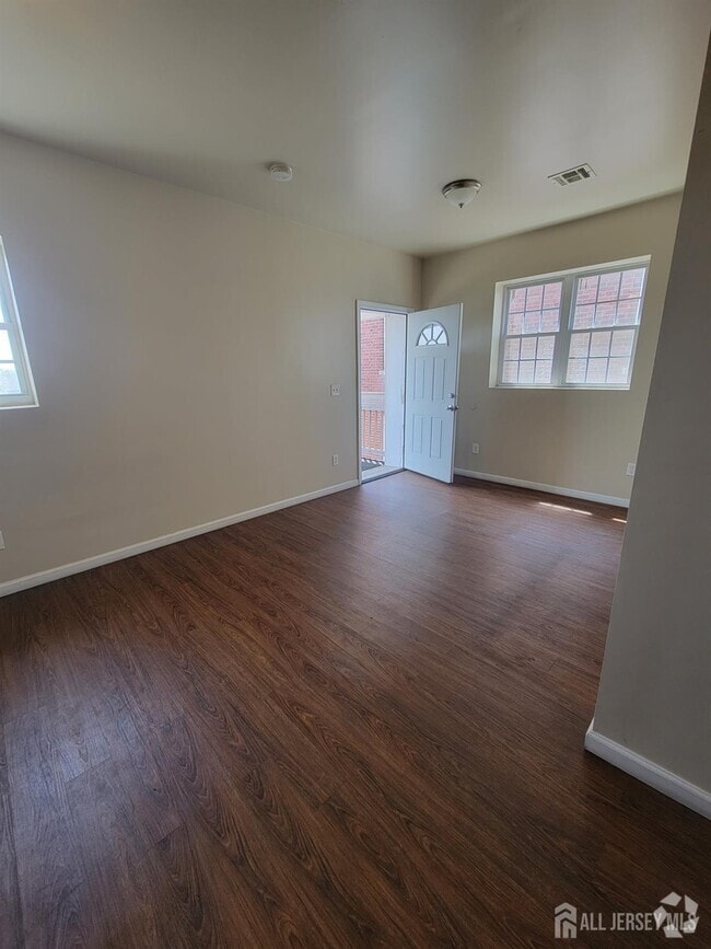 Building Photo - 816 Amboy Ave
