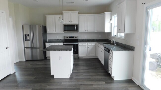 Building Photo - 5 Covert Ct