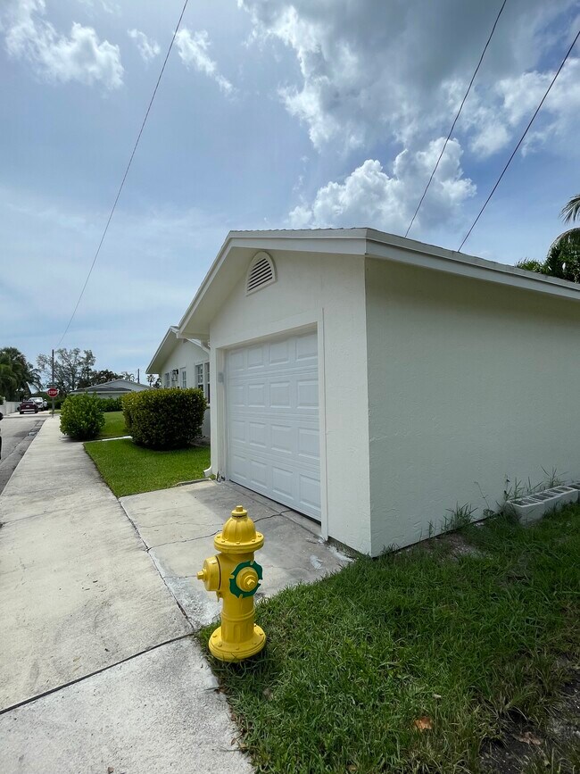 Foto del edificio - 431 N Lakeside Dr