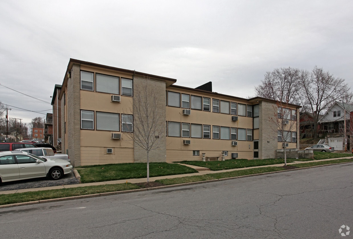 Building Photo - Plaza 10