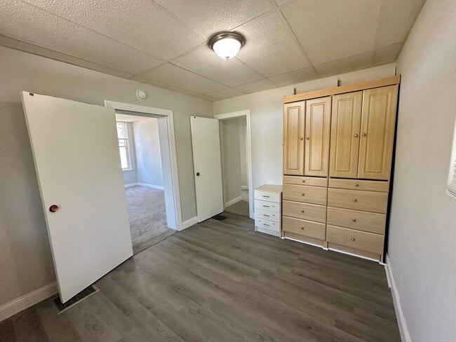 Building Photo - Norwood- Adorable Duplex with ample space ...