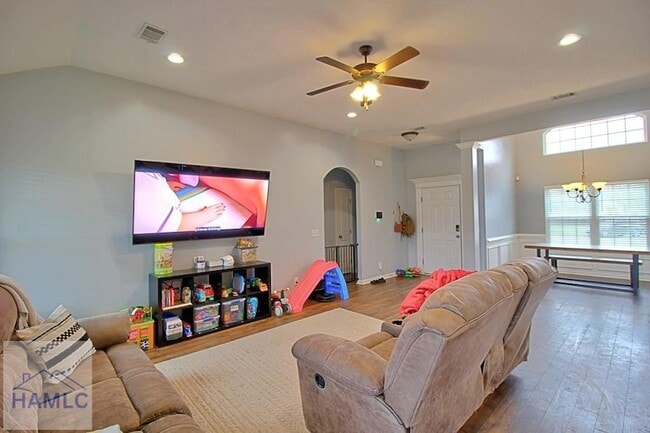 Foto del edificio - 452 Huntington Dr