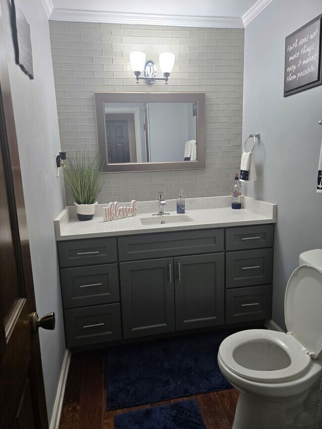 Foto del edificio - Spacious 4 bedroom, 2.5 bath home for lease.