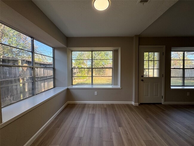 Foto del edificio - 16611 David Glen Dr