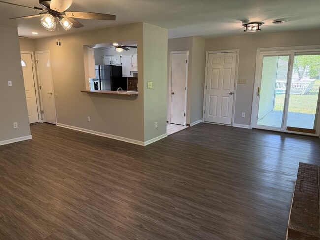 Foto del edificio - 203 Woodcrest Ct